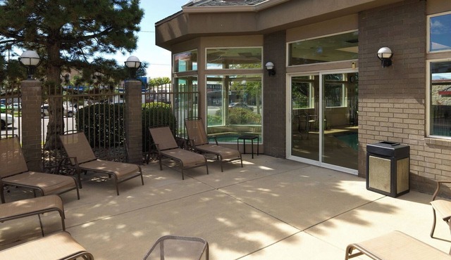 Family Getaway Near City Center | Pool, Free Breakfast | 3 Pet-Friendly Units