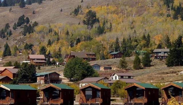 Fantastic Cabin with Fire Pit Close to West Yellowstone, Montana