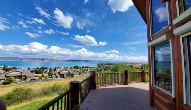Fantastic view! Arcade, Jacuzzi, Family Friendly Cottage!