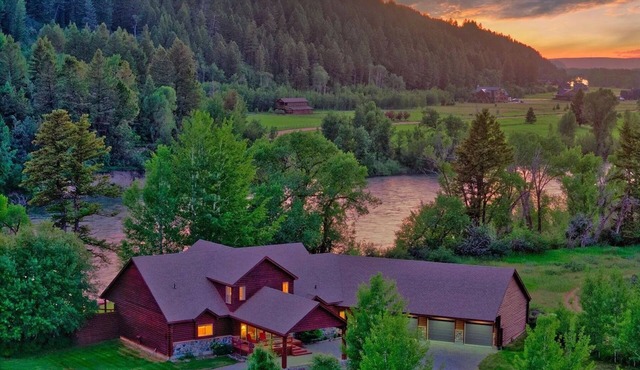 Fisherman's Paradise on the South Fork of the Snaken4-bedroom 4-bath in Irwin