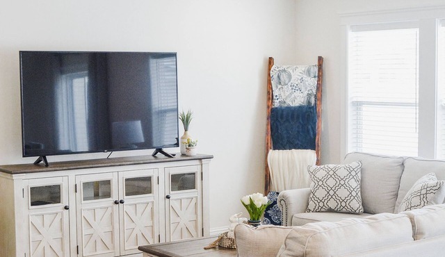 Forget the hotel - Stay at this cozy Idahome!