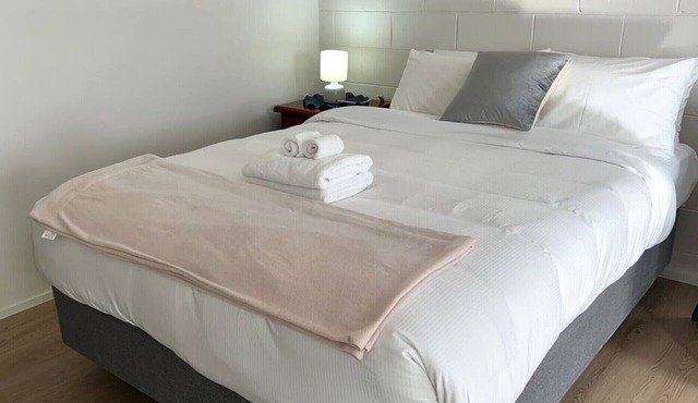 Freshly Renovated Studio with Parking, Epsom in Auckland