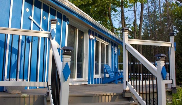 Fully Renovated 2 Bedroom Cottage with Creek view in Shelburne