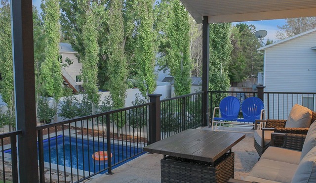Fun Getaway Close to airport, downtown, and ski resorts. Private Pool & Hot Tub!