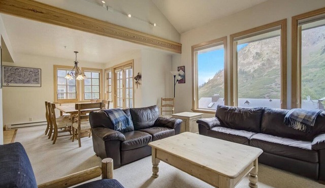 Gad Valley Lodge - ski-in/out to Snowbird