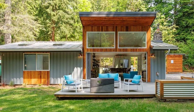 Galbraith Mtn Basecamp with Hot Tub & Playground in Bellingham