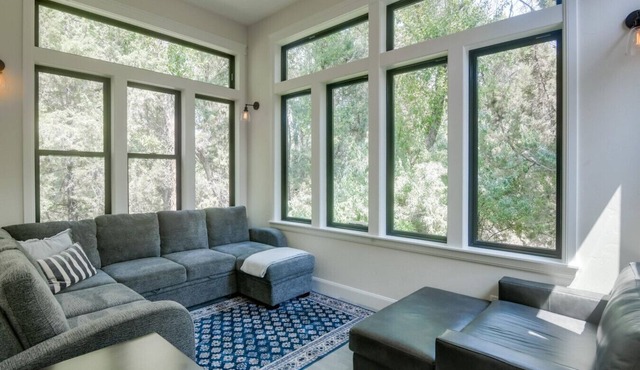 Game Room Fun w/Loft, Sun room & Mins to Views