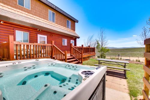 Garden City Cabin ~ 6 Mi to Bear Lake State Park!