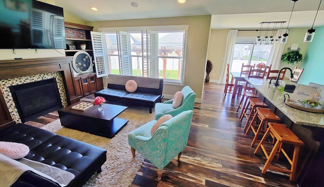 Gathering in the Grove l Pet Friendly Estate l Fenced Yard·Pickleball·Sleeps 20+