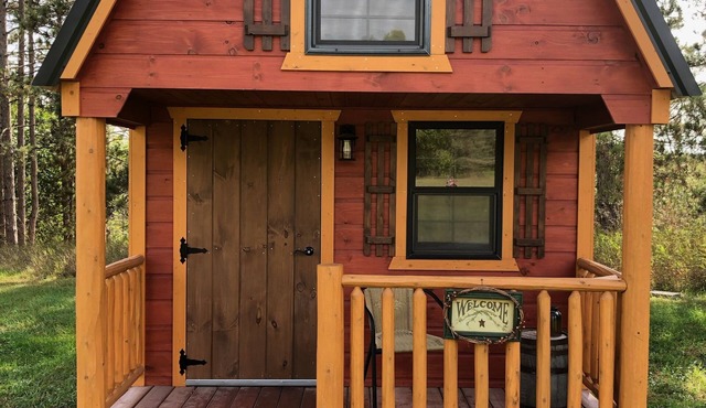 GLAMPING Cabin next to Crystal Mountain and Betsie River in Thompsonville
