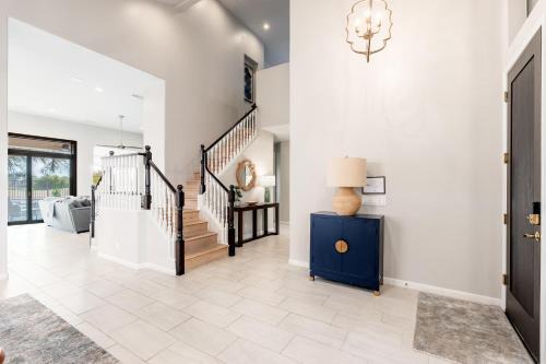 Golf Course+Heated Pool+Spa+Pool Table in Phoenix