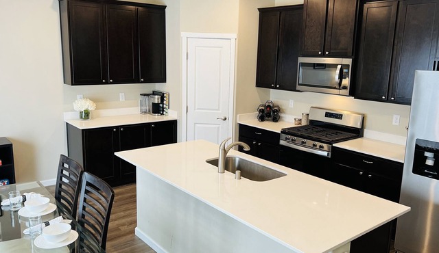 Gorgeous 5-bedroom, 2 1/2 -bath for your extended stay in Bremerton WA! in Bremerton