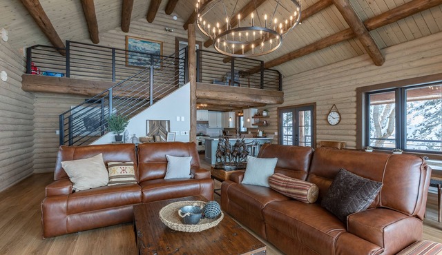 Gorgeous Alpine Hollow on 3 acres - Hot Tub