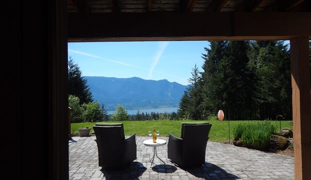 Gorgeous suite with panoramic Columbia river views. in Stevenson