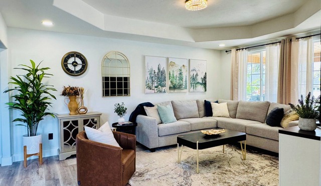 Gorgeous two-bed suite + bonus media room and sleeping loft in updated duplex