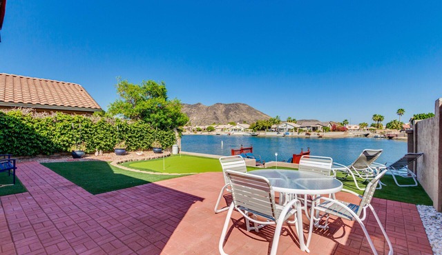 Great Mountain views on Arrowhead Lakes in Glendale