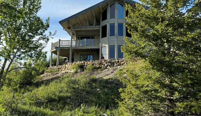 GreyWood… Awe Inspiring Authentic Log Home in East Glacier Park!