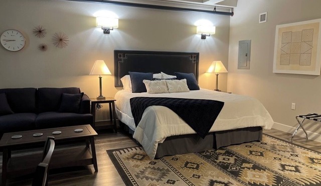 Ground floor studio apartment rich with amenities!