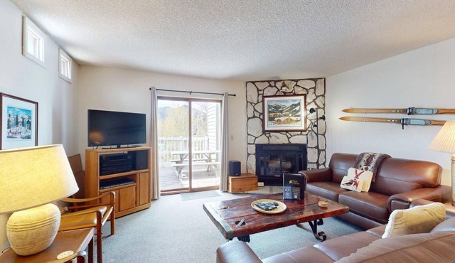 Habitat Condo A7 - Easy Walk to Downtown Ketchum & Hot Tub Onsite