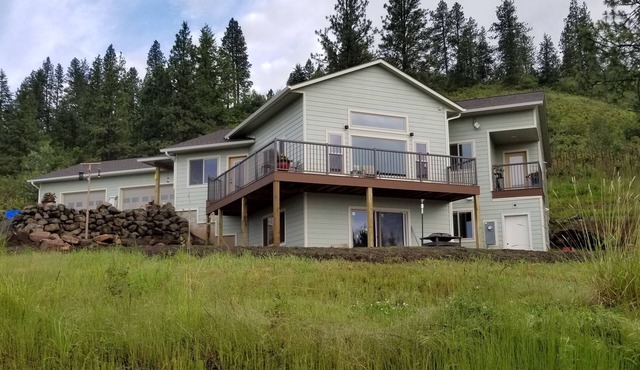 Hawk's Nest Entire 1650 Sqft lower level.