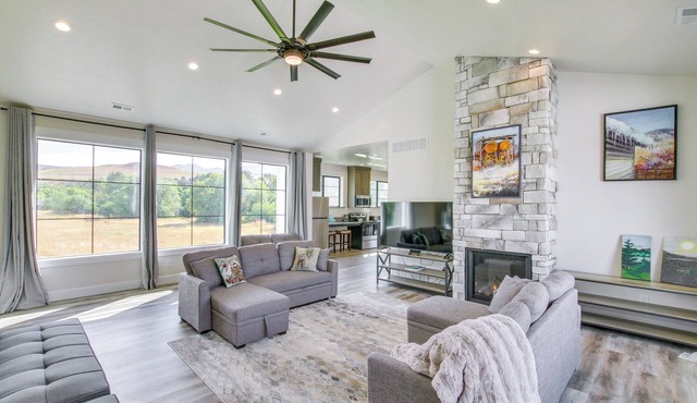 Heated Saltwater Pool: Home on Scenic Cub River!