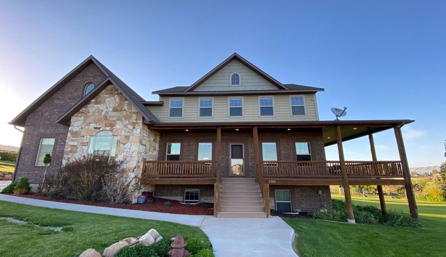 HeberC- 9 Bed 10 Bath- Sleeps 50- 1/2 Acre Grass Yard- Short Walk To Pickleville