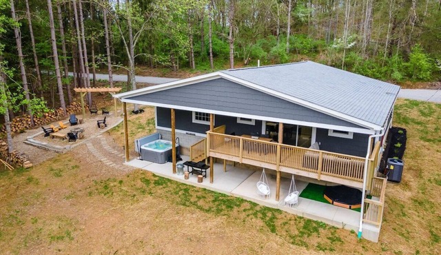 Hidden Hills Haven - Hot Tub, Fire Pit, Pool Table in Logan