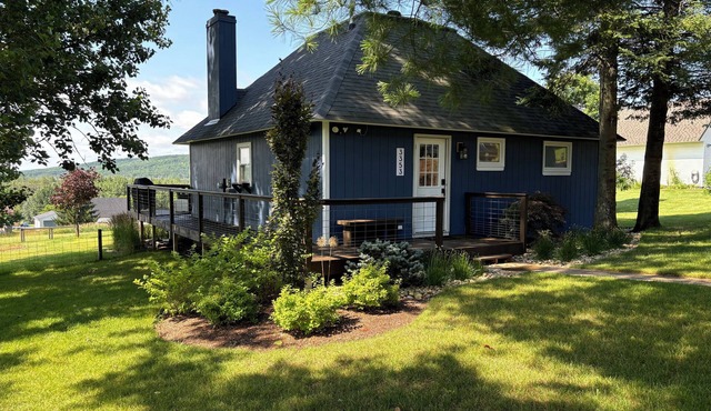 Hillview Haven - Hot tub - Mountain Views -Golf - Kid Friendly in Boyne Falls