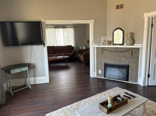 Historic 1902 Home Near Makoshika State Park 4BR