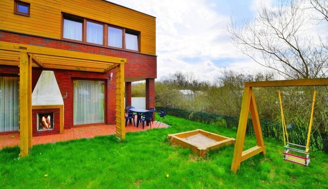 Holiday home with garden, close to the beach in Sarbinowo
