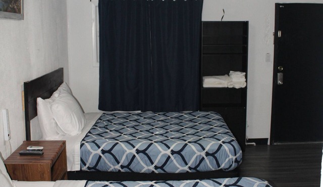 Holiday Lodge Motel