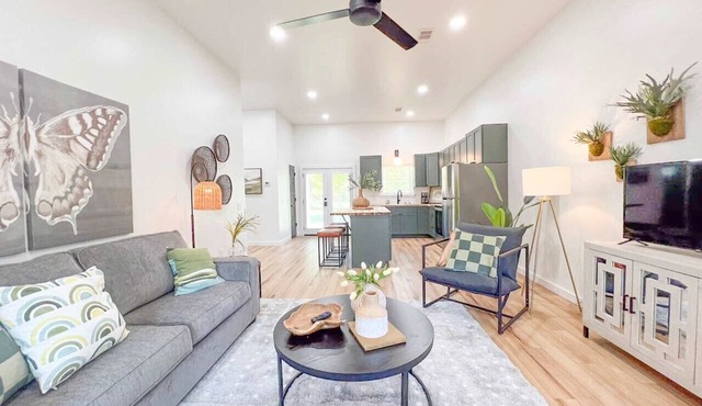 Homebase~ A Modern Apt close to Court Square in Mountain View