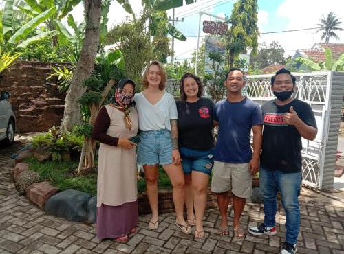 Hostel TARUNA in Genteng