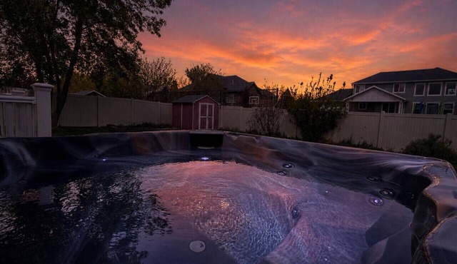 Hot Tub | Arcade Machine | Pet Friendly | Basement