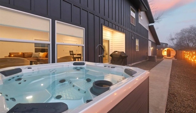 Hot Tub, Barrel Sauna & Game Room - Luxury Boise Home Sleeps 10, 4 BR