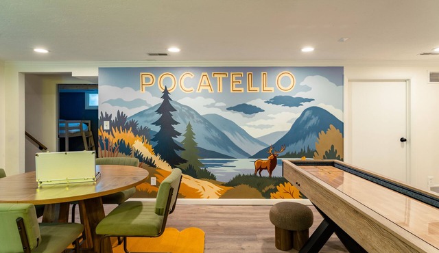 Hot Tub + Fire Pit Retreat, Pocatello–Chubbuck, Game Room, steps from ISU