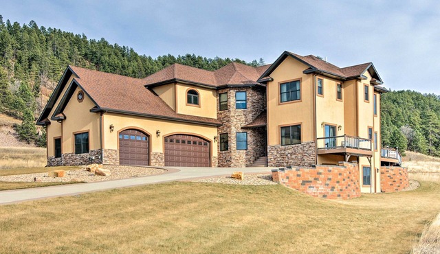 Hot Tub, Game Room! Black Hills Rally-Ready Estate in Sturgis