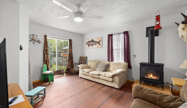 Hot Tub | Pets | Fenced Yard | Quiet Neighboorhood