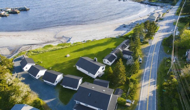Hunts Point 2-BR Coastal Retreat - Cottage # 4 in Hunts Point