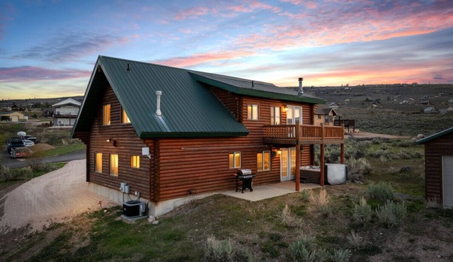 Ideal Beach, AC, Hot Tub, Pool Table, Lake Views, Pets!