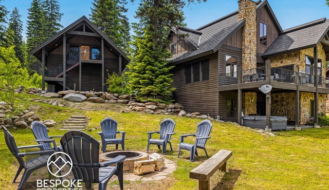 Incredible trailside retreat for groups, hot tub, theater room, pet-friendly, AC