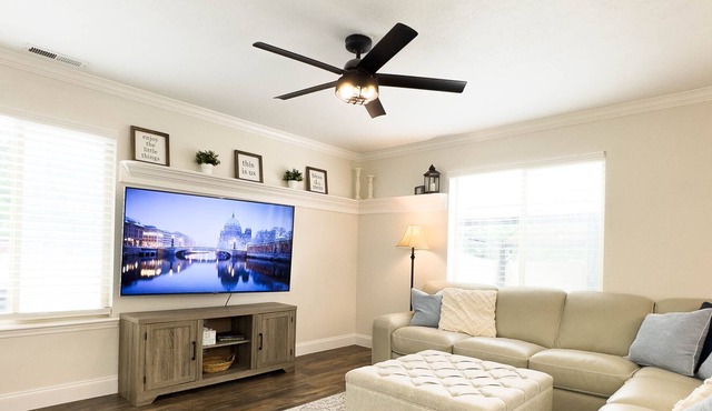 Inviting Retreat Nestled in Pleasant Grove - Your Comfortable Townhome