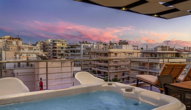 Jacuzzi Lux penthouse P Faliro in Paleo Faliro