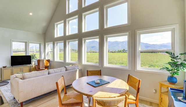 Kalispell Mountain Getaway w/Hot Tub & Fire Pit!