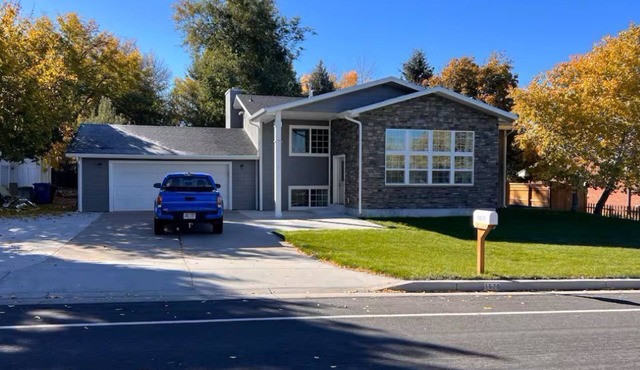 King bed, game room, bunk room, close to USU & canyons, patio & grill, big yard