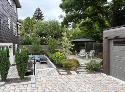 King Suite with Cook's Kitchen Near UW & Lake Union 20 mins to Stadiums in Seattle