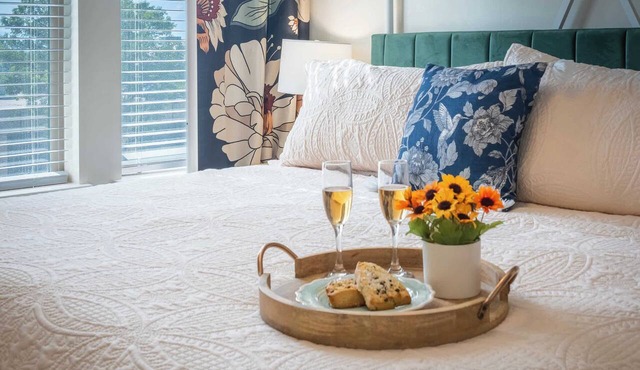 King Suite with Twin Loft – Family Friendly