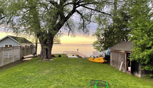 Lake Simcoe Getaway — Just 1 Hour from Toronto! Family cottage rarely offered! in Georgina