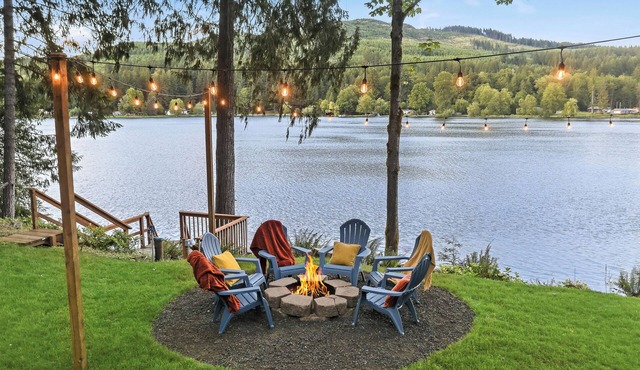 Lakefront-Hot Tub, 2 Kitchens, Kayaks, Game Room in Bremerton