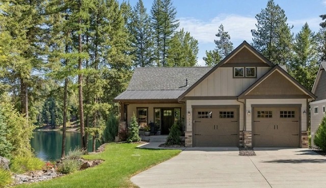 Lakefront with Hot Tub |Near Silverwood |Stoneridge Bliss at Stoneridge Golf Course |Community Pool in Blanchard